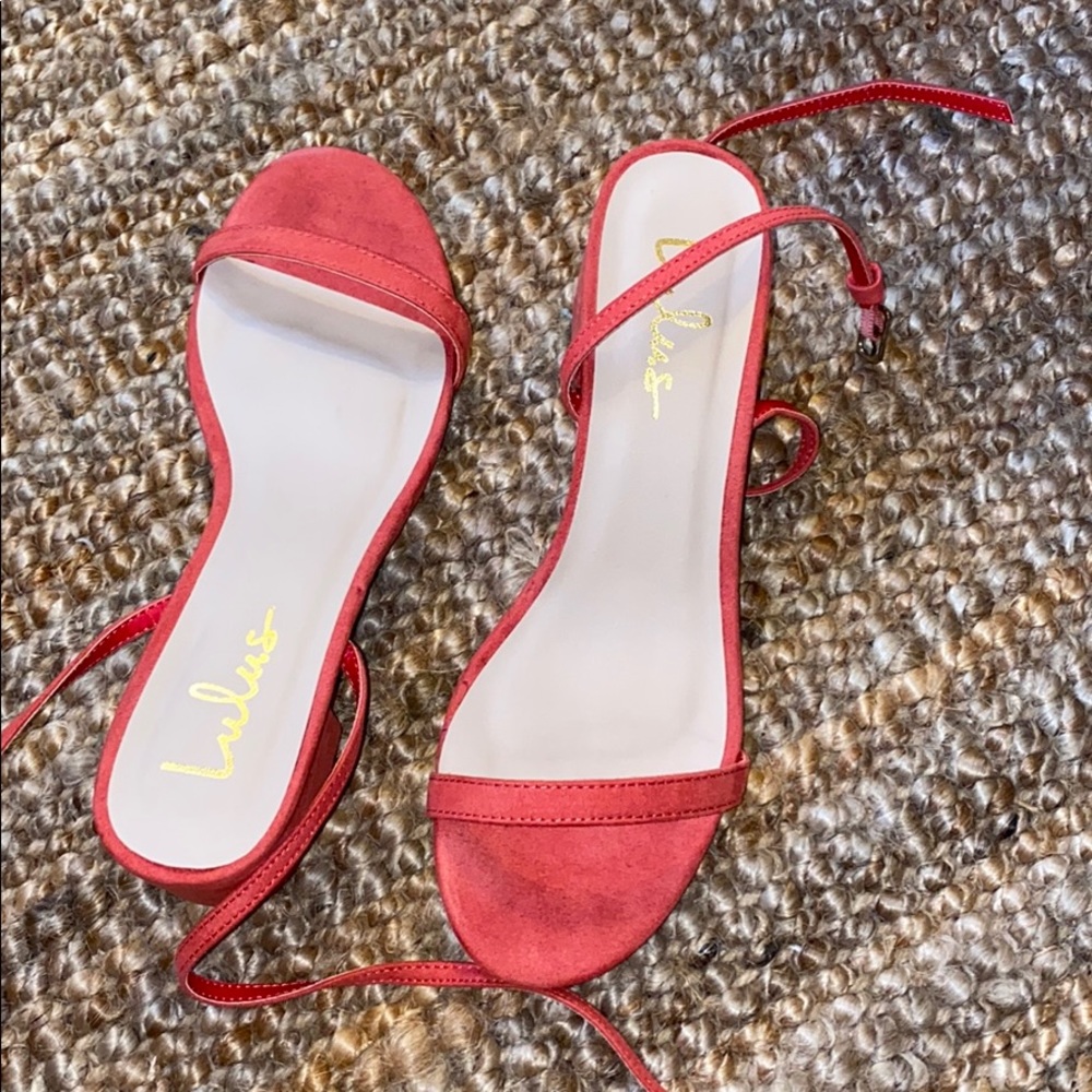 Strap sandals